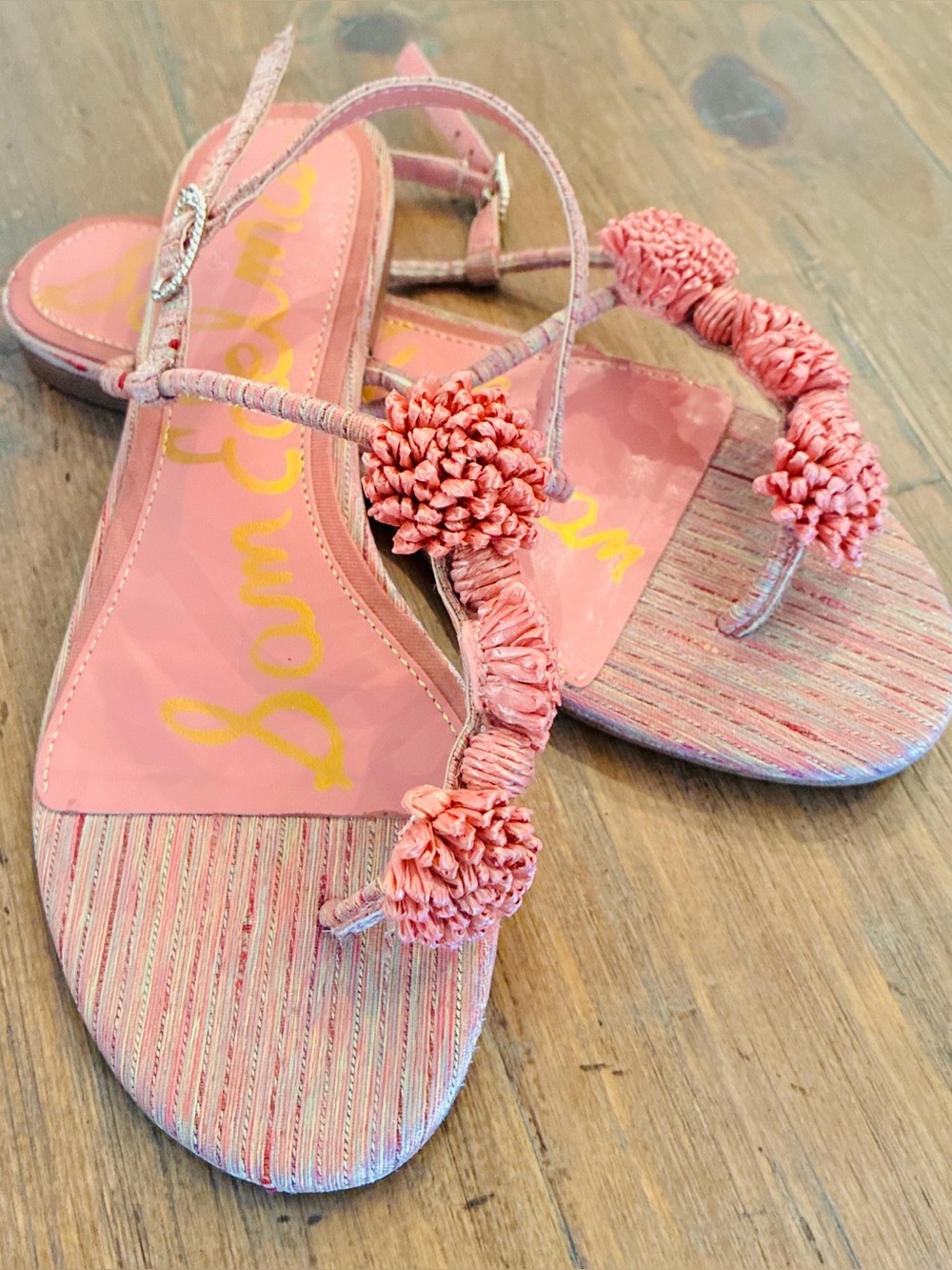 Sam Edelman Eliza flat thong sandal with pink  Pom Pom Straps. Size 6.5